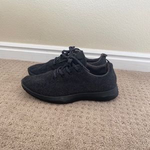 Women’s size 10 Allbirds